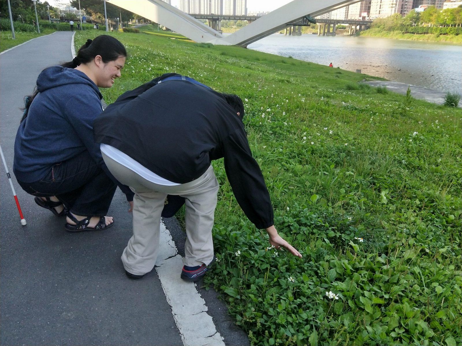 俊宏拈花惹草