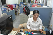 雅惠每天的工作就是要定期測試英文網站、諮商系統網站維護