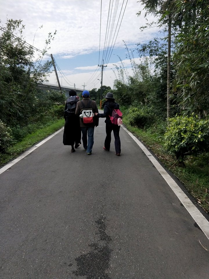 圖十二，雙溪是個寧靜的小鎮，午後幾乎沒有人車，我們直接在大馬路上「橫行霸道」。