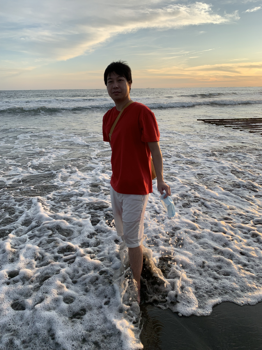 現在的王牌講師卓孟緯，因視障曾經歷被同學語言霸凌。