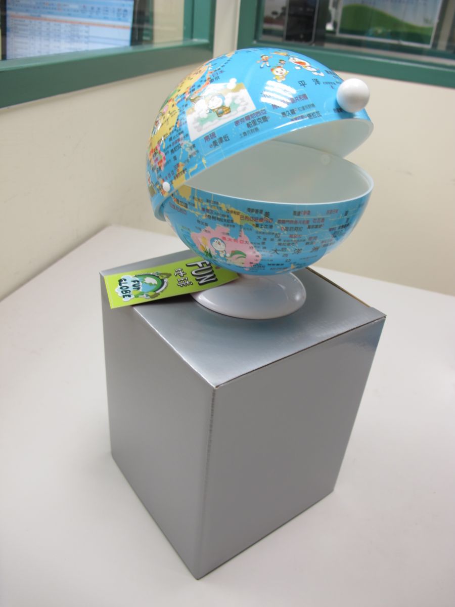 哆啦A夢地球儀糖果盒