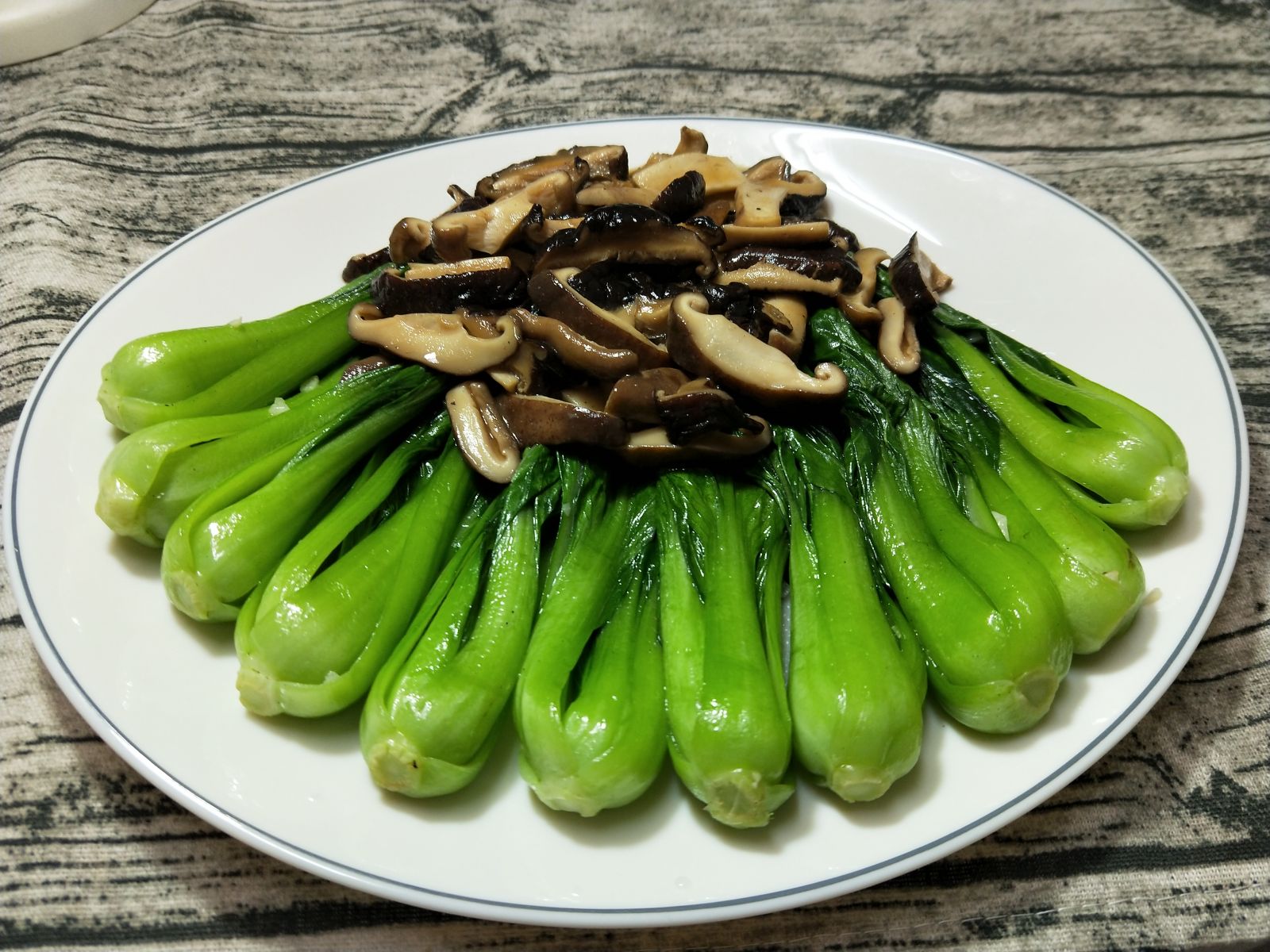 蠔油炒菇拌青江菜