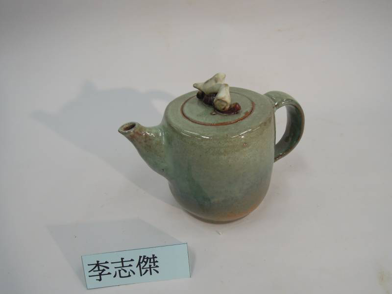 陶藝作品一：茶壺。