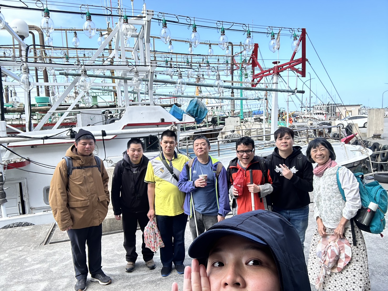 沂家也是熱心的志工，假日常陪視障朋友出遊。