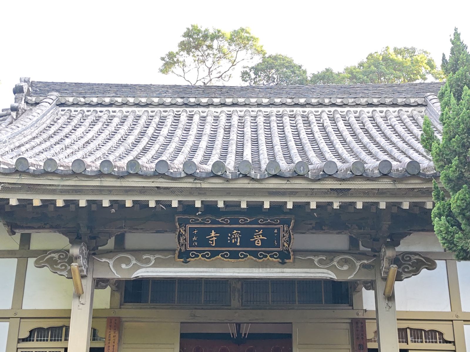「普濟寺」屬於市定古蹟，興建於日治時期，環境莊嚴而肅穆。