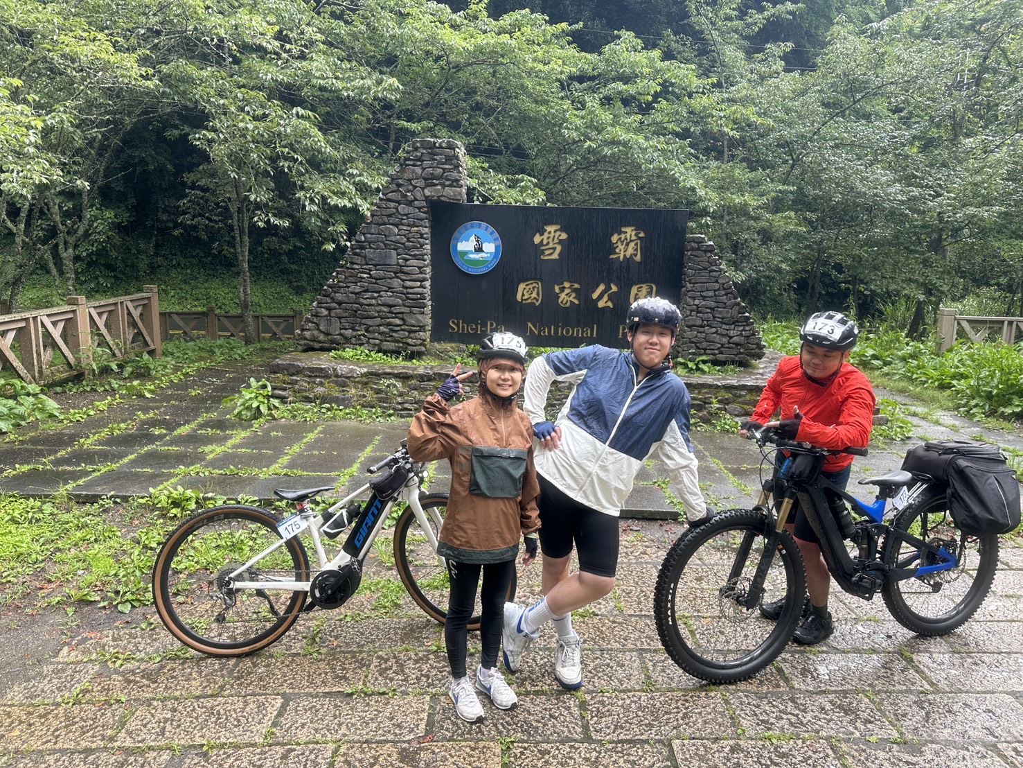 張逸詩與先生王基君完成挑戰中央山脈三天的騎乘，這次挑戰給了她很多勇氣，也讓張逸詩的運動經歷，留下最深刻的回憶。