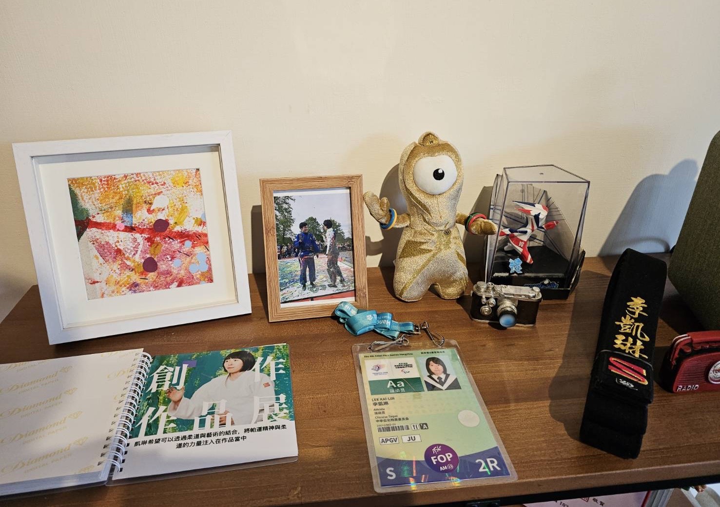 莫忘初衷個展除了展示畫作作品外，現場也有展出李凱琳（台灣帕運柔道女子選手）的選手證、柔道相關物品、柔道回憶錄等。