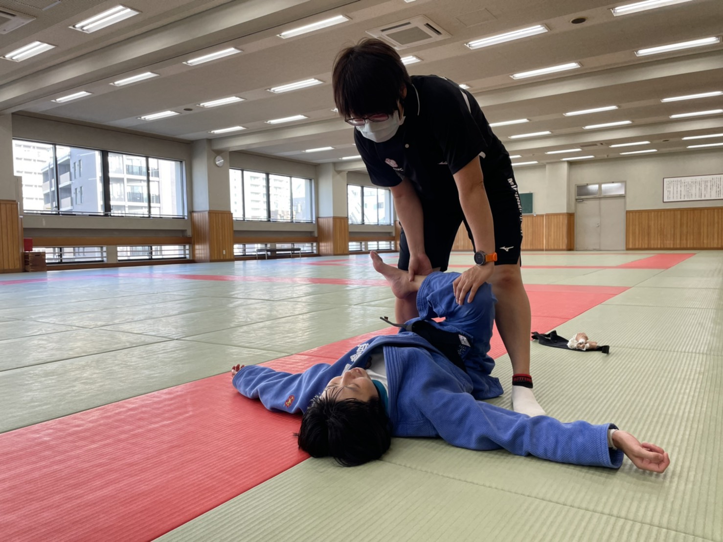 訓練與復健，都有姜姜學姐陪伴。