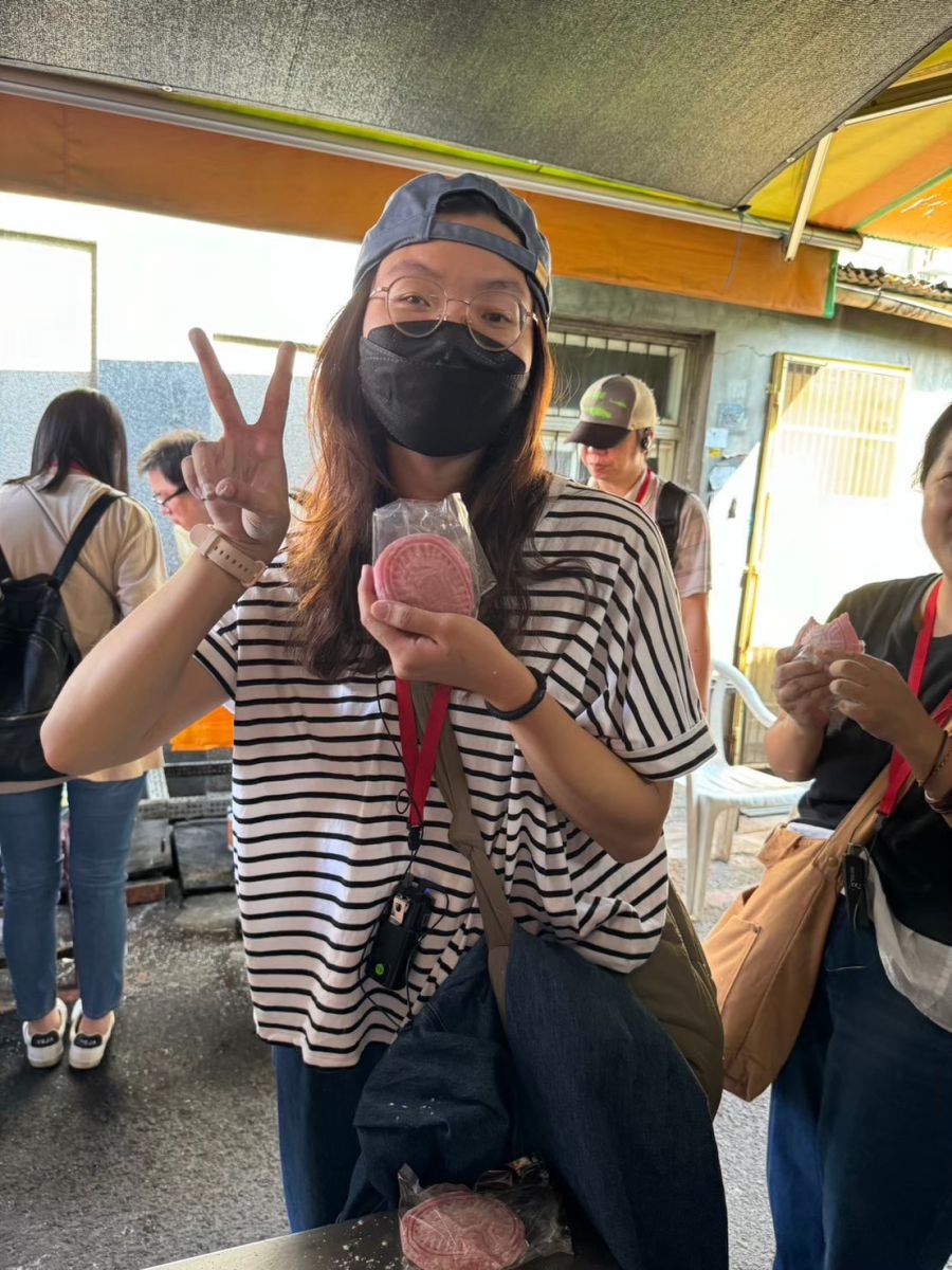 個性活潑開朗的她，也是帶領視障者走向戶外、探索世界的得力夥伴。